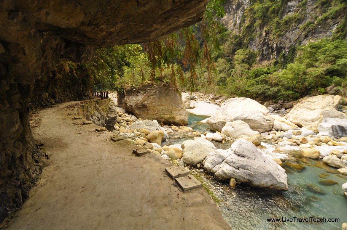 Taroko Gorge – Shakadang Trail & The Eternal Spring Shrine